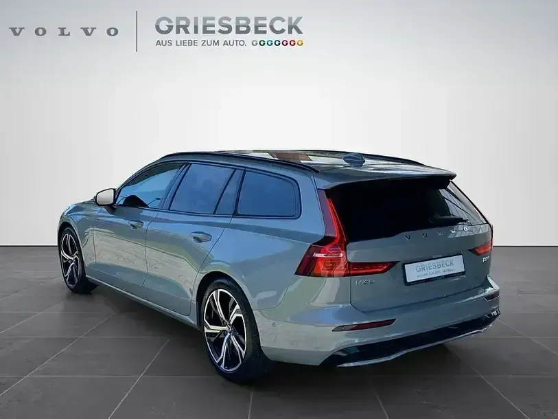 Gebraucht Volvo V60 Plus 455 PS (334 kW) 2024 Vapour grey Kombi