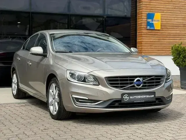 Gebraucht Volvo S60 Summum 150 PS (110 kW) 2016 Gold Limousine