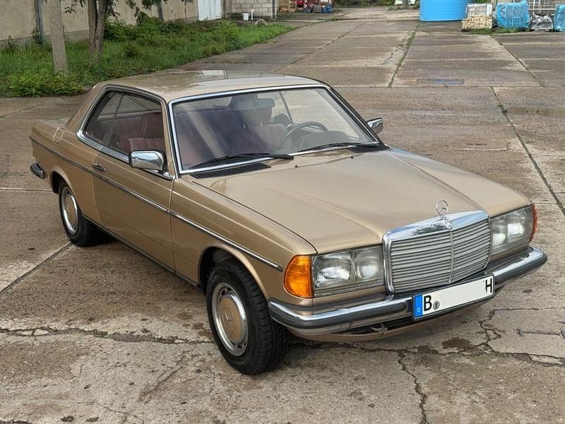 Gold Gebraucht 1982 Mercedes 230 Coupé | 6.300 € - Bild 1/4