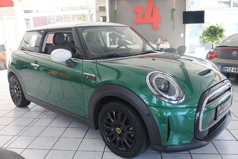 Gebraucht Mini Cooper S 135 kW (184 PS) 2021 British racing green metallic Kleinwagen