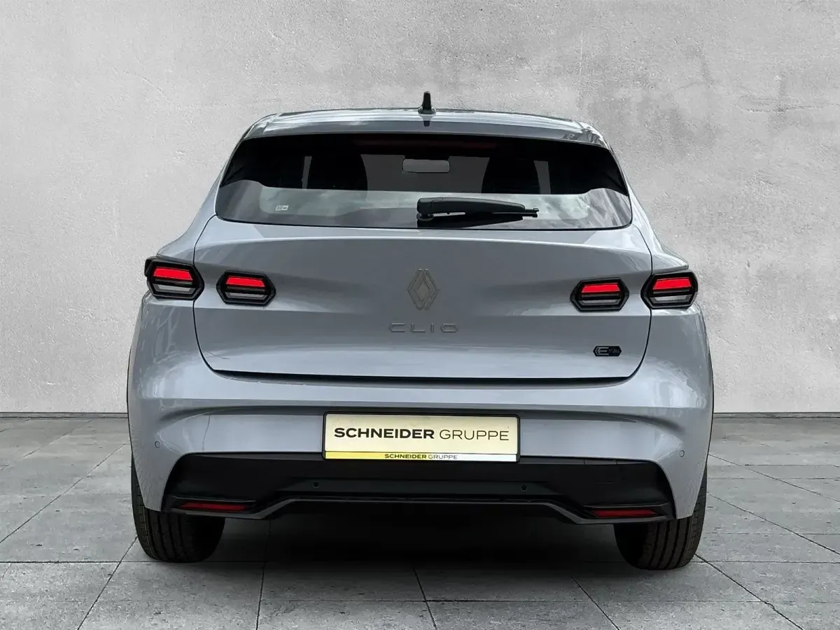 Neu Renault Clio V Evolution 158 PS (116 kW) 2026 Grau Limousine