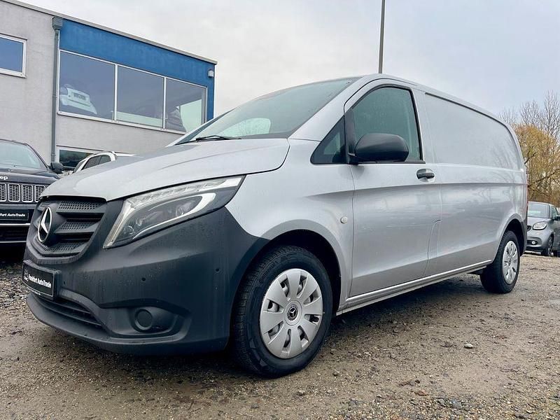 Brillantsilber metallic Gebraucht 2020 Mercedes Vito Van | 20.500 € (Fairer Preis) - Bild 1/4