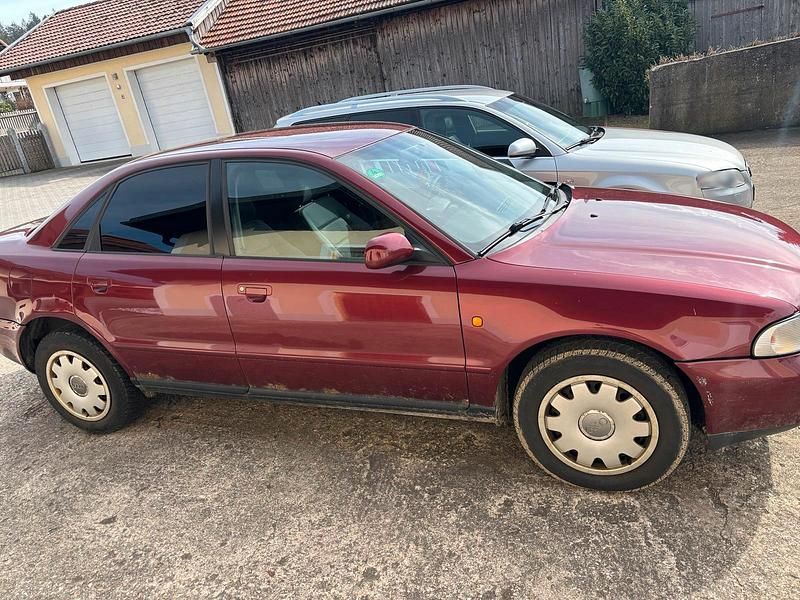 Gebraucht Audi A4 101 PS (74 kW) 1998 Rot Limousine