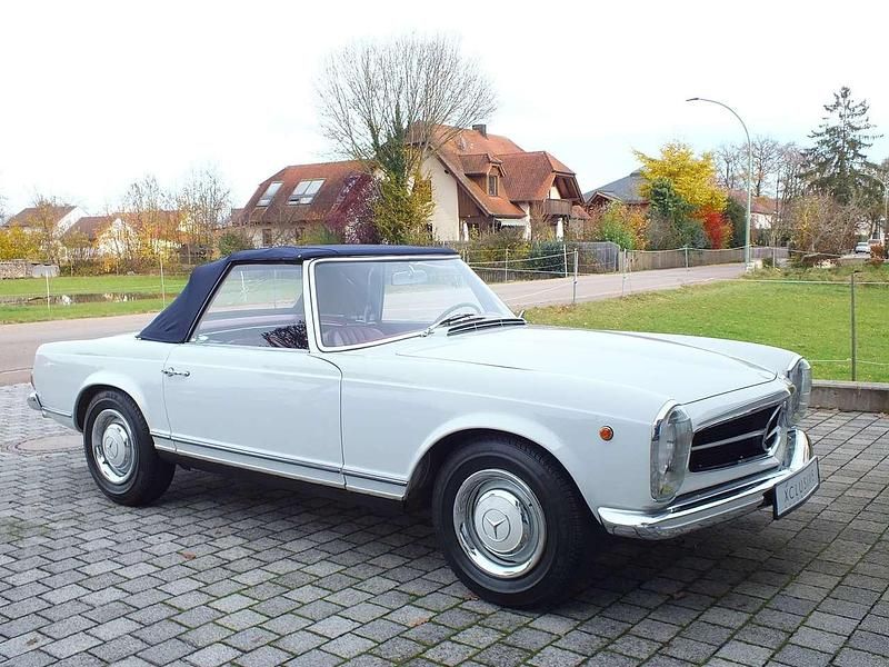 Gebraucht Mercedes 230 150 PS (110 kW) 1966 Papyrusweiß Cabrio