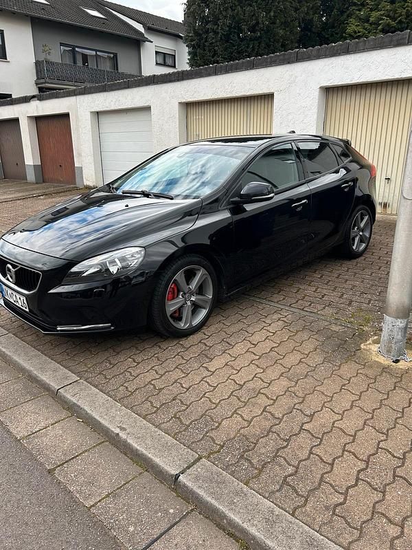 Gebraucht Volvo V40 150 PS (110 kW) 2015 Schwarz Limousine