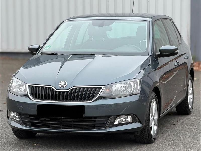 Grau Gebraucht 2016 Skoda Fabia Ambition Limousine | 13.499 € (Etwas zu teuer) - Bild 1/4