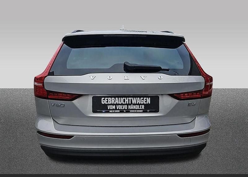 Gebraucht Volvo V60 Core 163 PS (119 kW) 2025 Silber Kombi