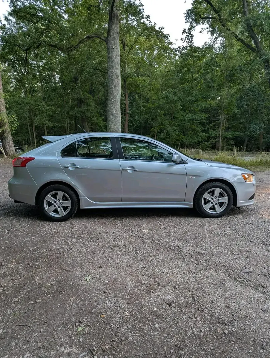 Gebraucht Mitsubishi Lancer 143 PS (105 kW) 2010 Silber Kombi