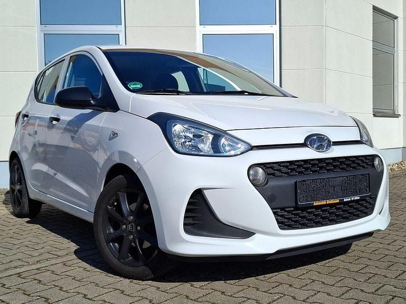 Gebraucht Hyundai i10 67 PS (49 kW) 2018 Weiß Kleinwagen