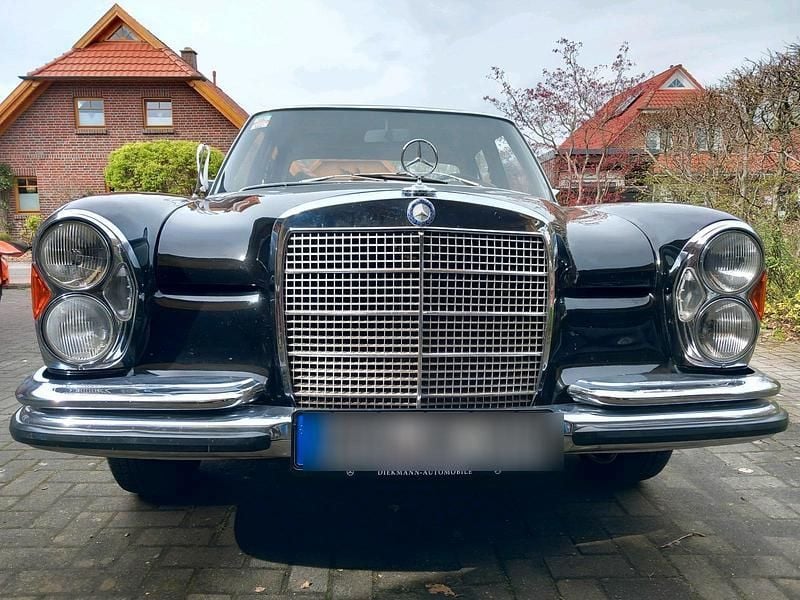 Schwarz Gebraucht 1971 Mercedes S280 Limousine | 25.280 € - Bild 1/4