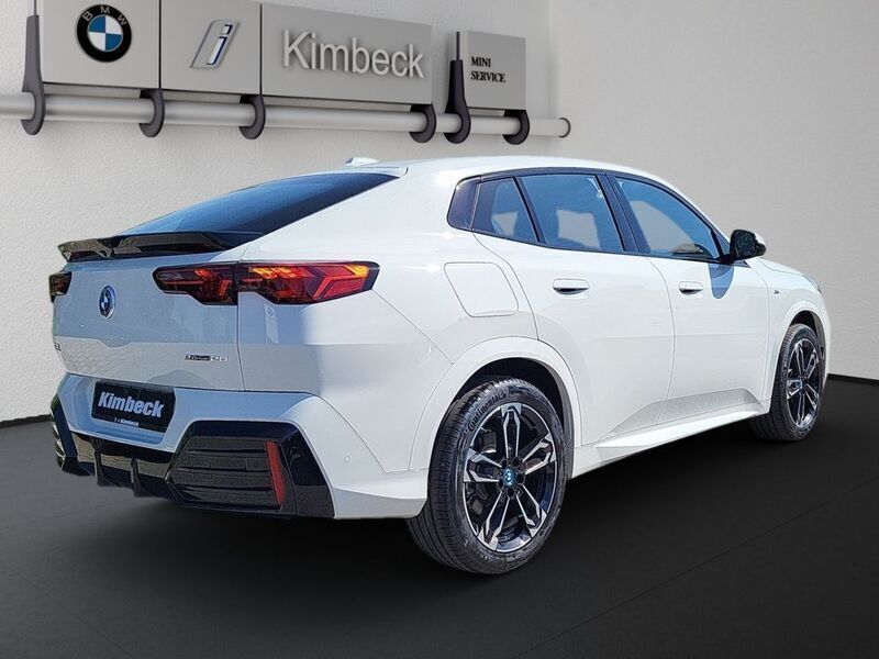 Gebraucht BMW iX2 M Sport 150 kW (204 PS) 2024 Weiß SUV