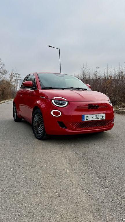Gebraucht Fiat 500e Red 86 kW (118 PS) 2022 Rot Limousine