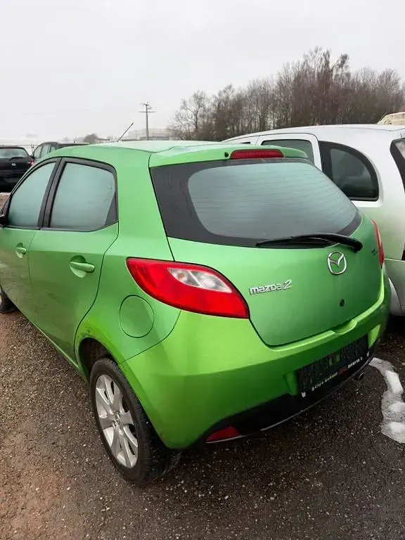 Usata Mazda 2 Independence 86 CV (63 kW) 2009 Verde Utilitaria