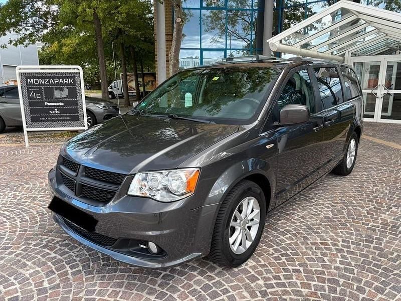 Grau Gebraucht 2018 Dodge Grand Caravan SXT Van / Kleinbus | 14.500 € (Superpreis) - Bild 1/4