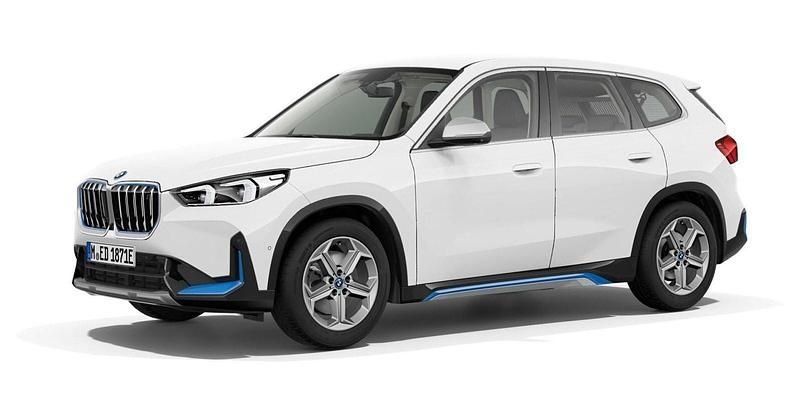 Weiß Gebraucht 2023 BMW iX1 Luxury Line SUV | 40.798 € (Etwas zu teuer) - Bild 1/4