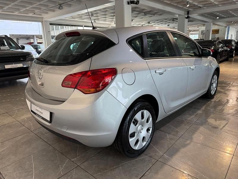 Gebraucht Opel Astra Selection 116 PS (85 kW) 2010 Silber Kombi