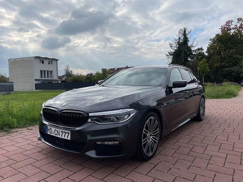 Grau Gebraucht 2018 BMW 540 Performance Kombi | 26.200 € (Etwas zu teuer) - Bild 1/4