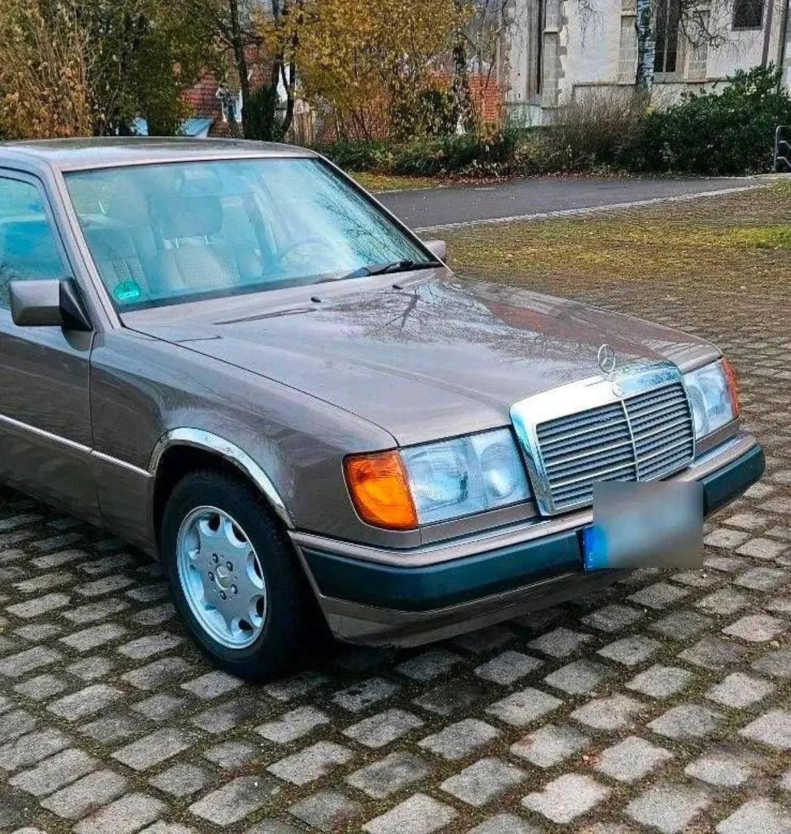 Gebraucht Mercedes E230 132 PS (97 kW) 1991 Braun Limousine