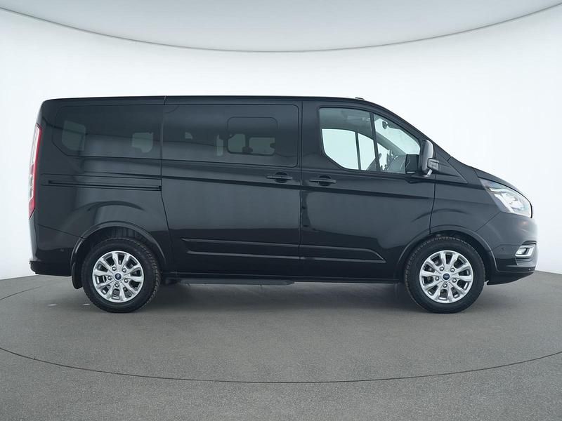Gebraucht Ford Tourneo Titanium 131 PS (96 kW) 2021 Obsidian schwarz Van / Kleinbus