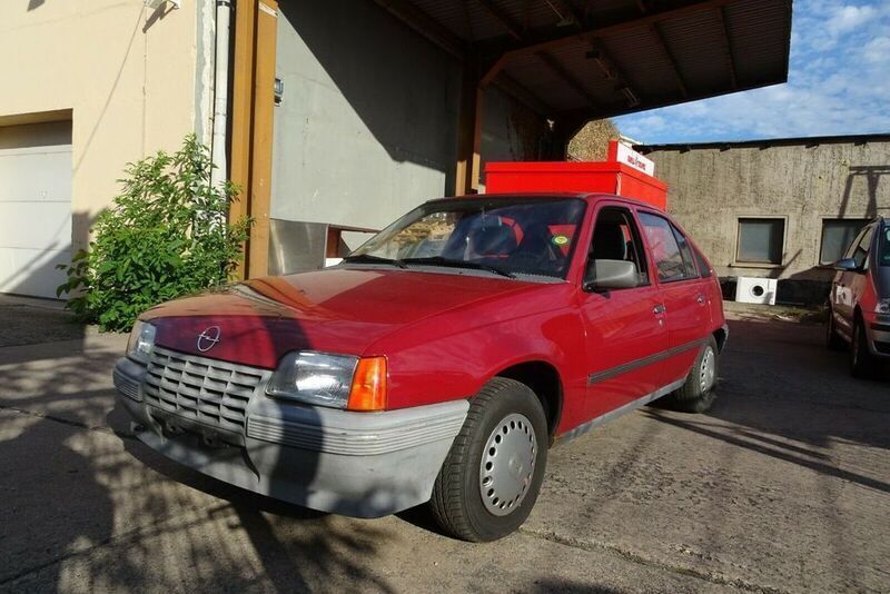 Rot Gebraucht 1988 Opel Kadett Limousine | 3.995 € - Bild 1/4
