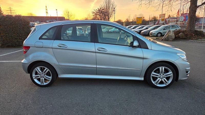 Gebraucht Mercedes B160 95 PS (69 kW) 2009 Silber Van / Kleinbus
