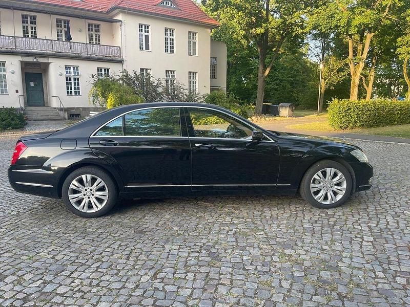 Schwarz Gebraucht 2010 Mercedes S450 Limousine | 12.891 € (Fairer Preis) - Bild 1/4