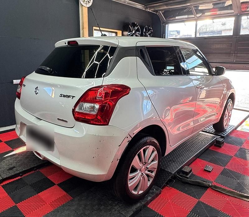 Gebraucht Suzuki Swift 90 PS (66 kW) 2017 Weiß Kleinwagen