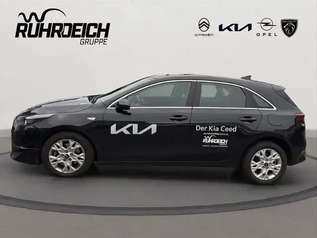 Używany Kia Ceed Vision 140 KM (102 kW) 2025 Czarny Hatchback