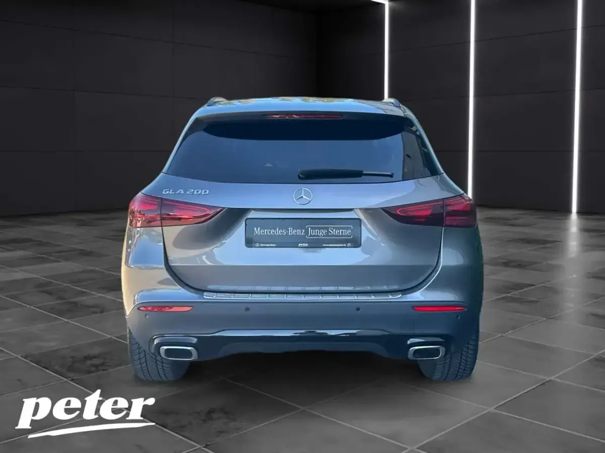 Gebraucht Mercedes GLA200 Progressive 163 PS (119 kW) 2024 Metalliclack mountaingrau SUV