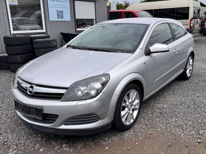 Silber Gebraucht 2005 Opel Astra GTC Sport Limousine | 2.300 € (Fairer Preis) - Bild 1/4