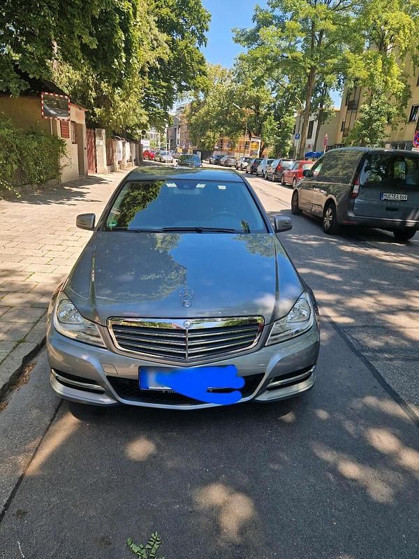Grau Gebraucht 2011 Mercedes C180 Limousine | 10.000 € - Bild 1/4