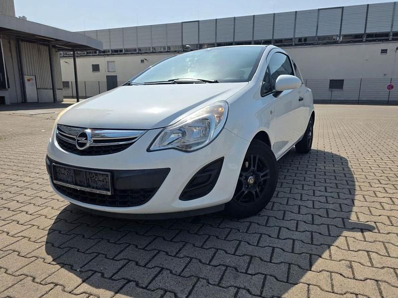 Weiß Gebraucht 2013 Opel Corsa Selection Limousine | 3.799 € (Fairer Preis) - Bild 1/4
