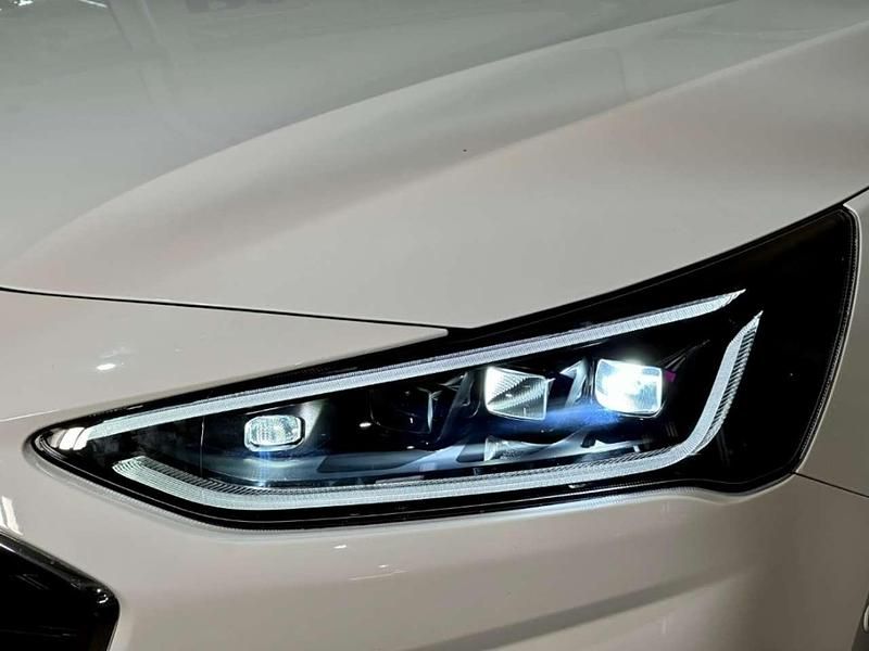 Używany Ford Focus Titanium X 125 KM (91 kW) 2024 Biały Sedan/Limuzyna
