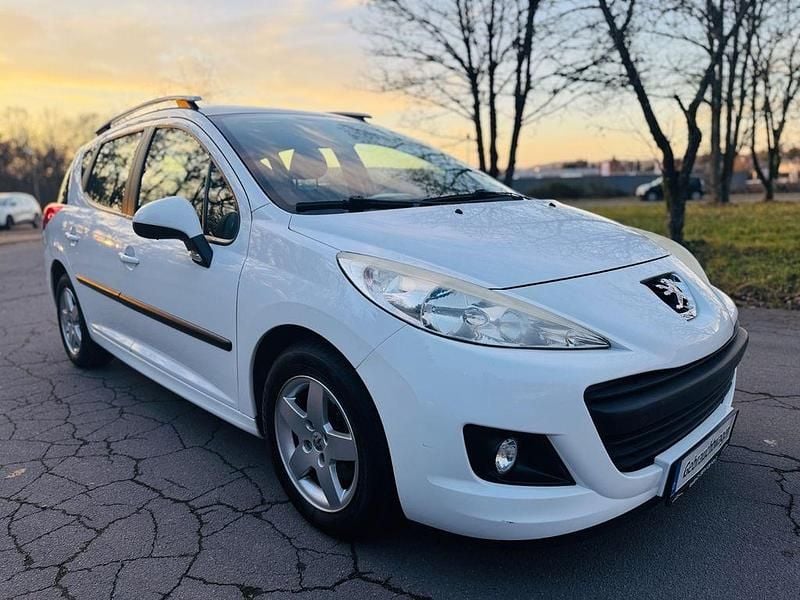 Weiß Gebraucht 2010 Peugeot 207 Urban Move Kombi | 4.000 € (Etwas zu teuer) - Bild 1/4