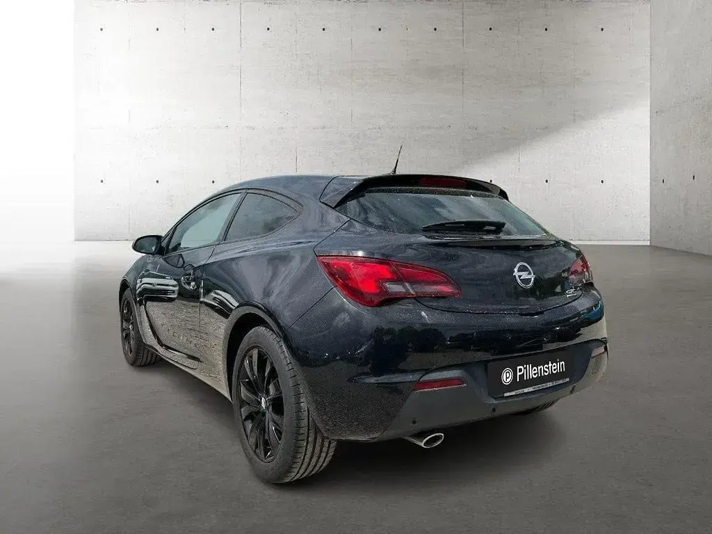 Gebraucht Opel Astra GTC Active 140 PS (102 kW) 2013 Schwarz Limousine