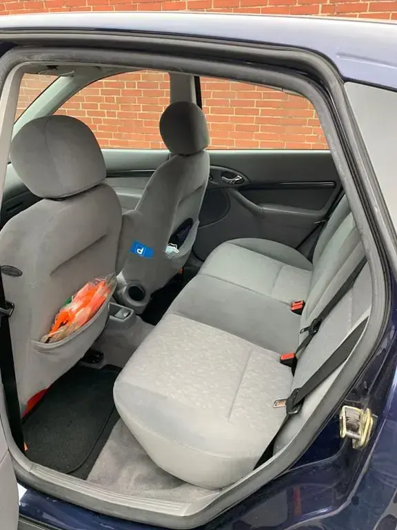 Usata Ford Focus Ghia 116 CV (85 kW) 2001 Blu Berlina