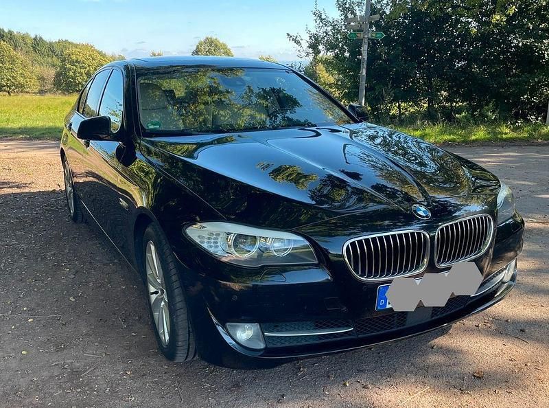 Schwarz Gebraucht 2011 BMW 530 Shadowline Limousine | 10.700 € (Fairer Preis) - Bild 1/4