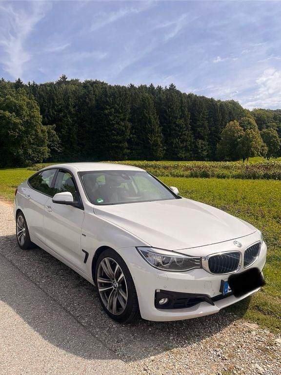 Weiß Gebraucht 2015 BMW 330 Gran Turismo Sport Line Limousine | 11.999 € (Superpreis) - Bild 1/4