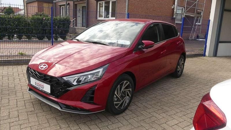 Dragon red metallic Neu 2025 Hyundai i20 GO! | 20.630 € (Guter Preis) - Bild 1/4