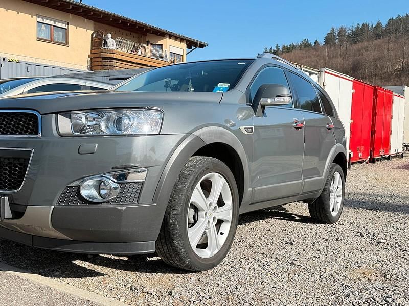 Gebraucht Chevrolet Captiva 183 PS (134 kW) 2011 Grau SUV