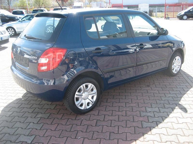 Gebraucht Skoda Fabia 70 PS (51 kW) 2012 Blau Kleinwagen