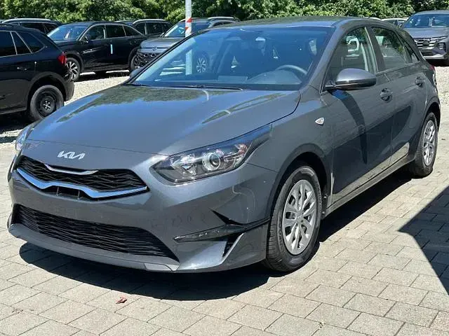 Neu Kia Ceed Silver 140 PS (102 kW) 2025 Pentametal metallic pentametal metallic Kleinwagen