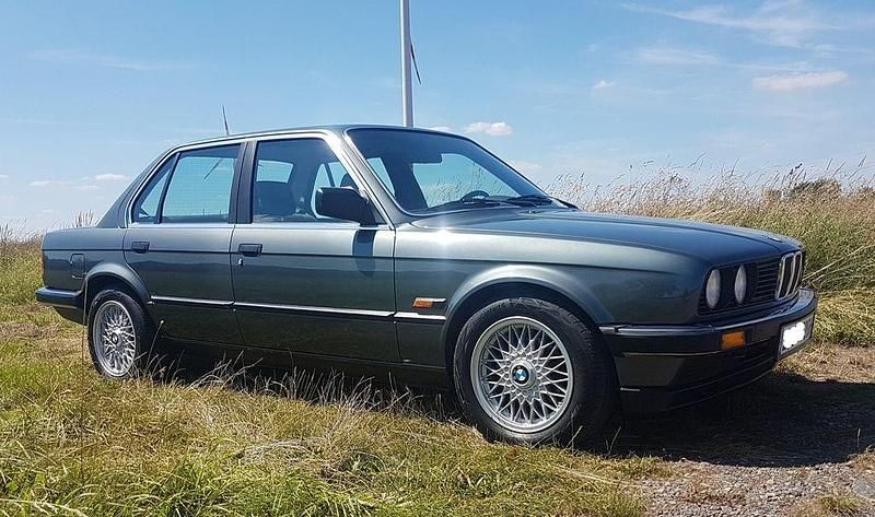 Gebraucht BMW 320 129 PS (94 kW) 1985 Grau Limousine