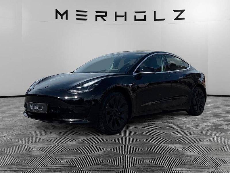 Schwarz Gebraucht 2020 Tesla Model 3 Standard Range Plus Limousine | 17.490 € (Fairer Preis) - Bild 1/4