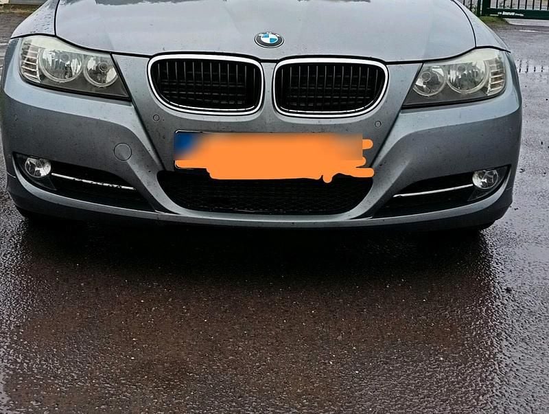 Silber Gebraucht 2009 BMW 318 Kombi | 2.900 € (Guter Preis) - Bild 1/4