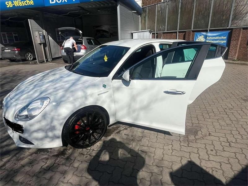Weiß Gebraucht 2011 Alfa Romeo Giulietta Kleinwagen | 7.000 € (Teuer) - Bild 1/4