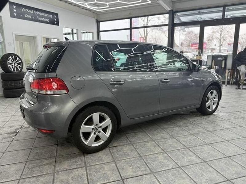 Second-hand VW Golf VI Style 105 CP (77 kW) 2011 Gri Hatchback