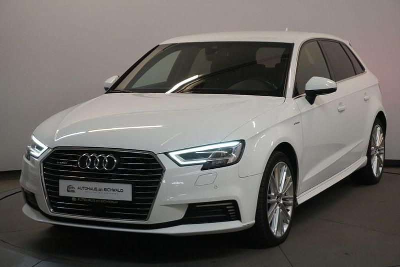 Weiß Gebraucht 2017 Audi A3 Sportback e-tron S-Line Kleinwagen | 17.990 € (Fairer Preis) - Bild 1/4