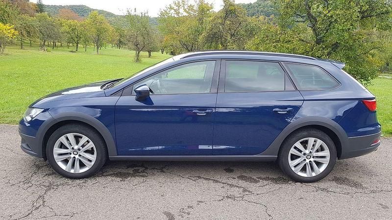 Blau Gebraucht 2017 Seat Leon X-Perience Kombi | 18.480 € (Fairer Preis) - Bild 1/4