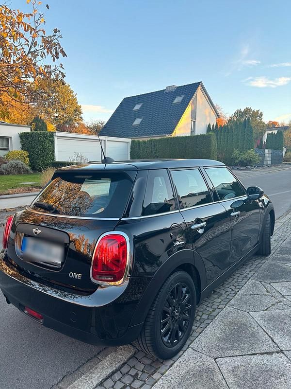 Second-hand Mini ONE 102 CP (75 kW) 2017 Negru Hatchback